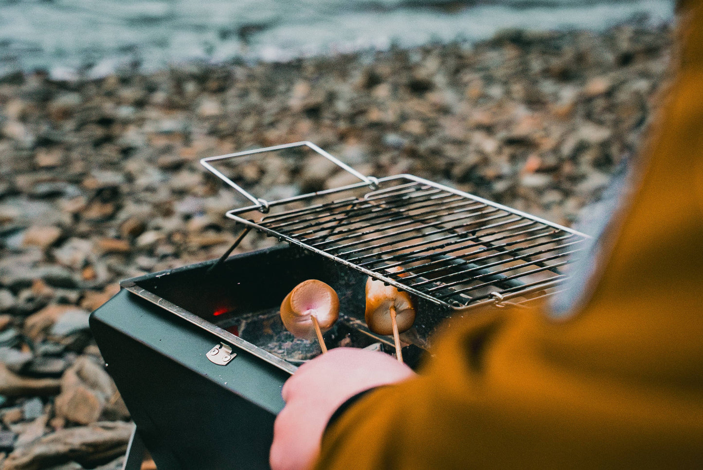 Nomads BBQ Briefcase - Grill anywhere with a portable BBQ