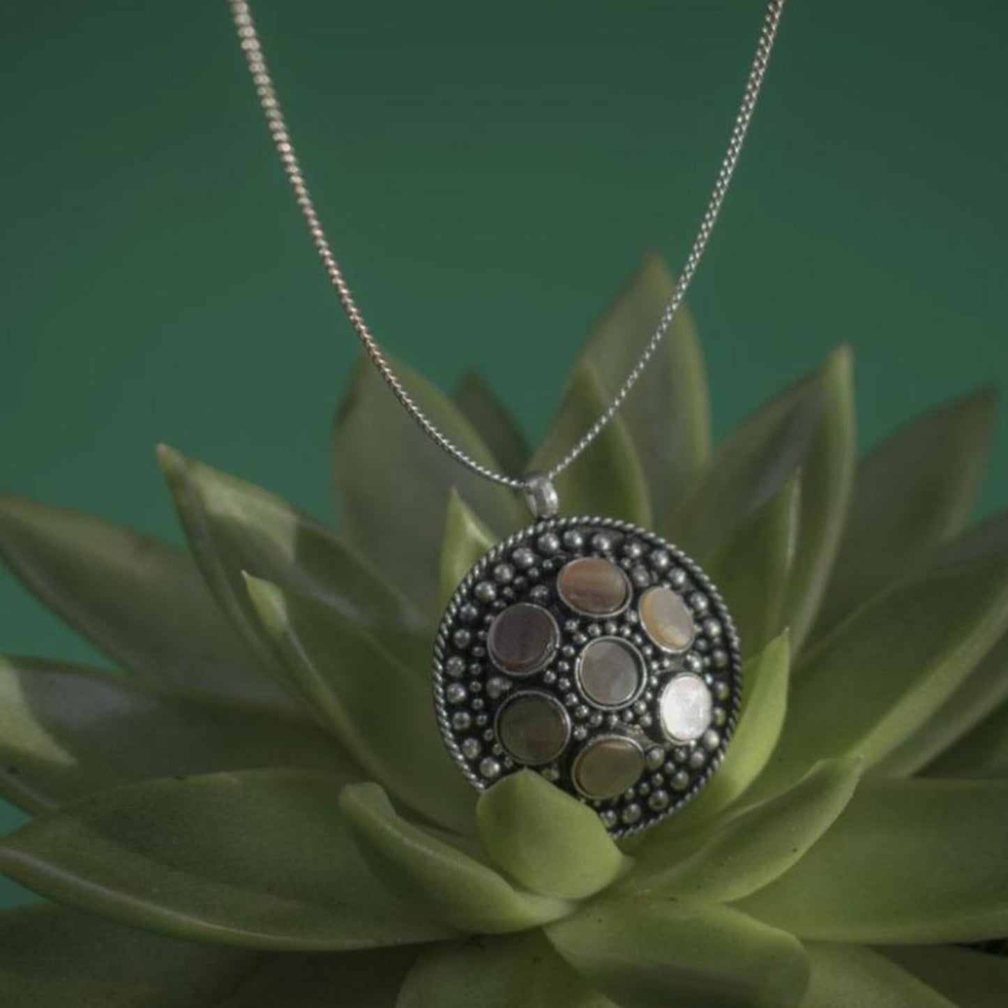 Necklace mother of pearl, 7 stones - MY VALLEY