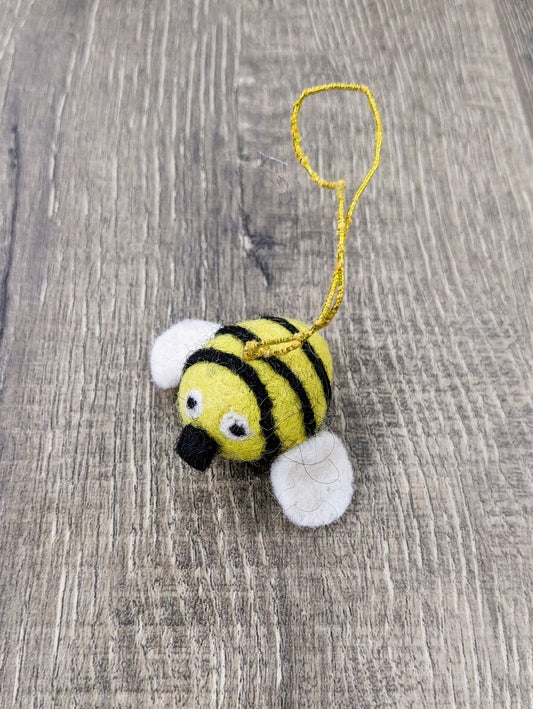 Hanging felt Bee